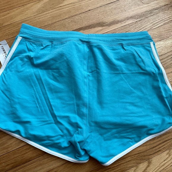 Tommy Hilfiger shorts - Picture 2 of 3